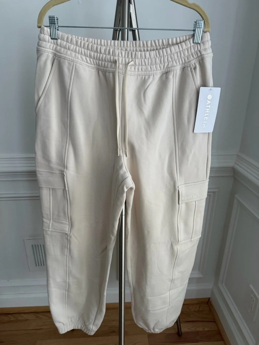 NWT Athleta Forever Fleece High Rise Cargo Jogger Bone Size Medium - Picture 5 of 11